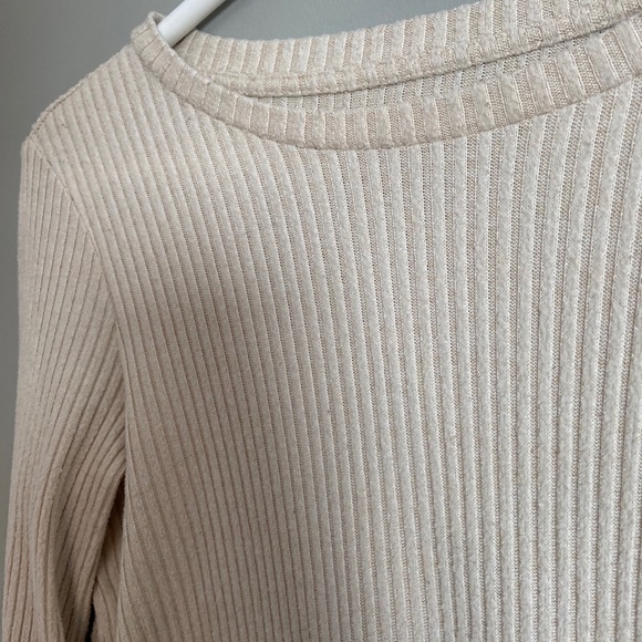Beige long sleeve from American eagle - Picture 2 of 3